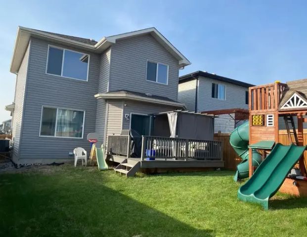 Fantastic Value – Spacious Family Home for Rent! | 839 35 Avenue NW, Edmonton - Photo 1