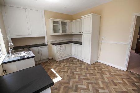 3 bedroom semi-detached house to rent - Photo 4