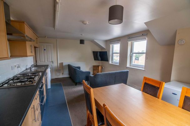 Second Floor Flat, Park Farm House, 103 Haxby Road - Photo 1