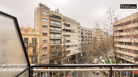 Room in a shared 6-bedroom apartment for rent in La Dreta de l'Eixample - Photo 2
