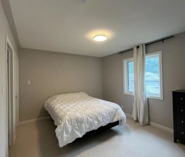 178 BAYVIEW AVENUE - Photo 6