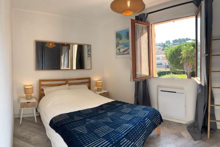 T2 meublé 36 m2, dernier étage, balcon, pkg - Carqueiranne - Photo 3
