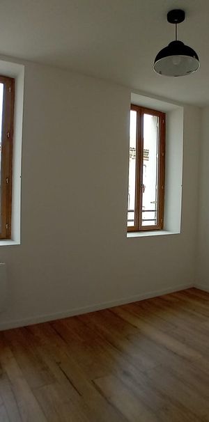 A LOUER CENTRE SIGEAN T2 ENTIEREMENT RENOVE - Photo 1