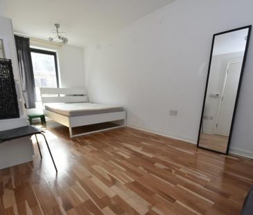 3 bedroom maisonette to rent - Photo 2