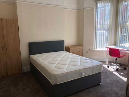 3 bedroom terraced house - Photo 3