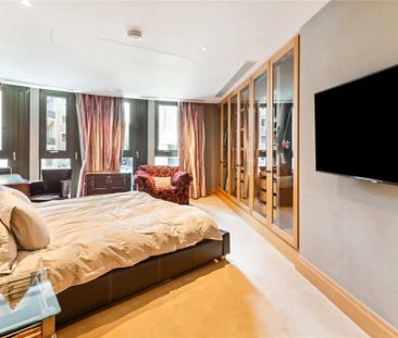 3 bedroom flat in London - Photo 2