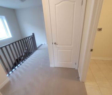 Townhouse For Lease | X8146314 - Photo 2