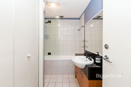 Boutique Living, Big Lifestyle – Near Victoria Gardens & Trams - Photo 4