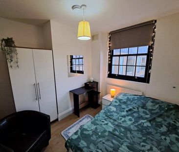 1 bedroom in a flat share to rent - Photo 1