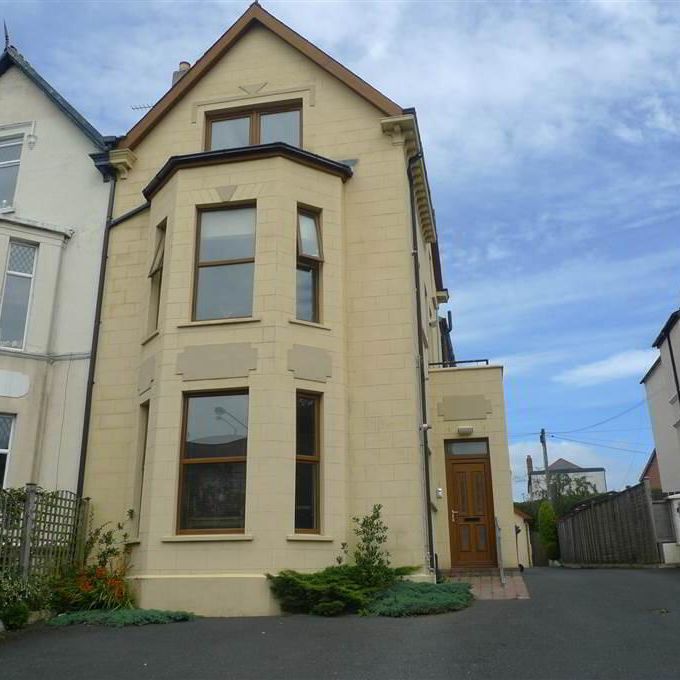 Flat 2 152, Upper Newtownards Road, Belfast, BT4 3EQ - Photo 1