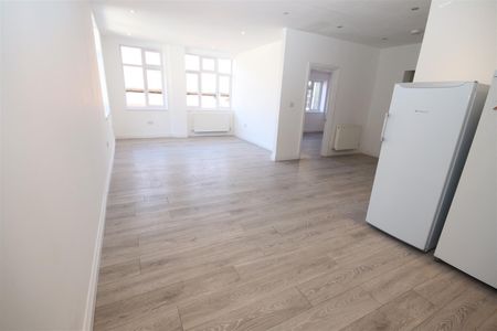 1 bedroom Flat to let - Photo 2