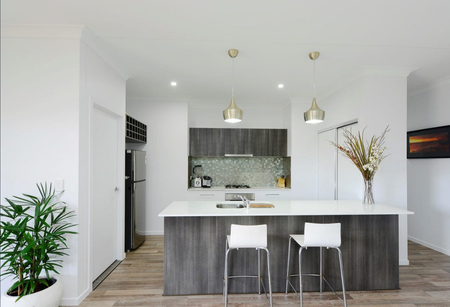 Stylish 4-Bedroom House in Vibrant Newtown - Photo 5