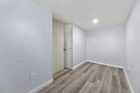 224 Alsace Road S #Lower - Photo 5