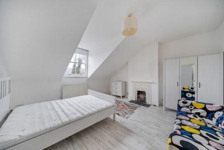 3 bedroom flat to rent - Photo 3