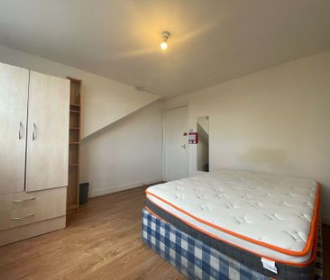 Lynnwood Terrace, Newcastle Upon Tyne - Photo 3