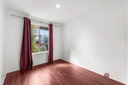 “Modern 3-Bedroom Home with Solar Power and Great Living Spaces” - Photo 5