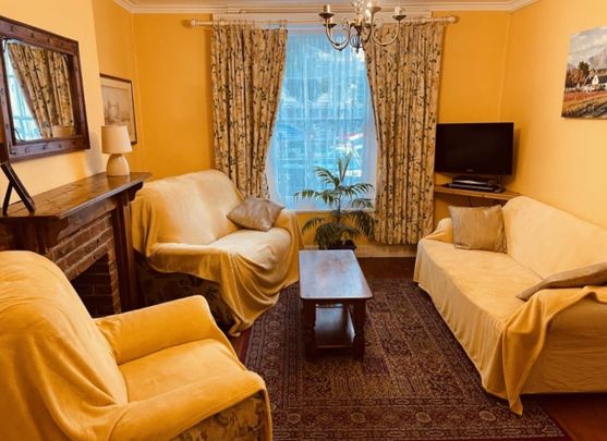 HOUSE SHARE – TWO LOVELY ROOMS FOR RENT in a beautiful 7-bedroom detached house – Ryde Central - Photo 1