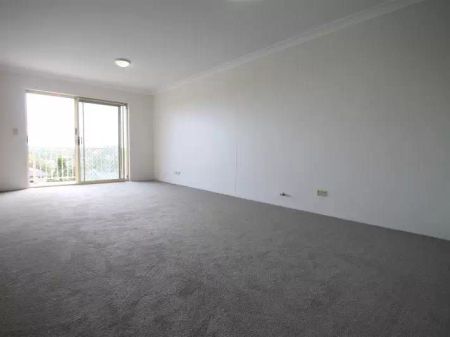 Apartment with 2 bedrooms, 1 bathroom & parking for 1 car - Photo 3