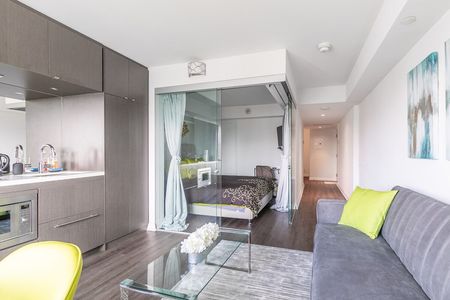 Yorkville Avenue - Photo 3