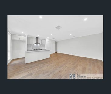 WELL PRESENTED FAMILY HOME! - Photo 6