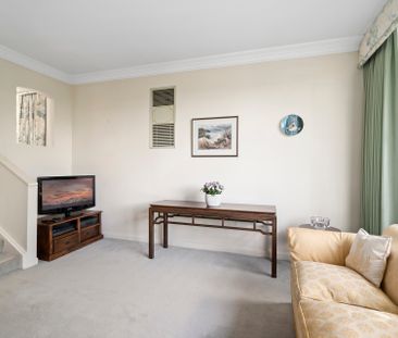 2 Corby Street, Balwyn North VIC 3104 - House For Rent | Domain - Photo 3