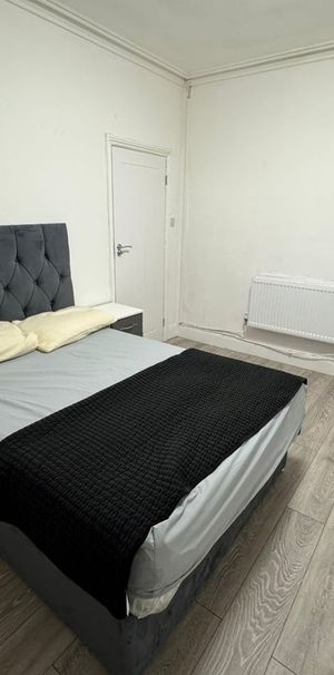 1 Bed Flat, Cheltenham Road, BS6 - Photo 1