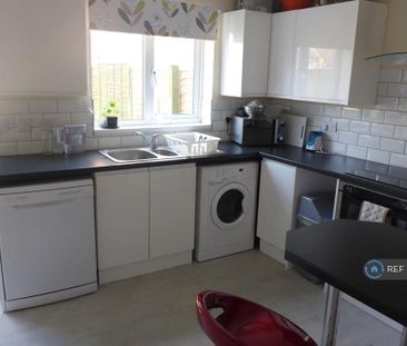 1 bedroom in a house share to rent - Photo 4