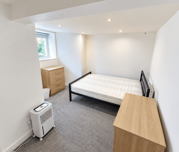 6 bedroom end of terrace house to rent - Photo 4