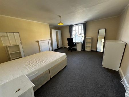 5 bedroom end of terrace house to rent - Photo 3