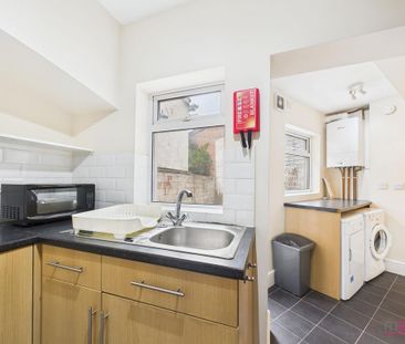 4 bedroom terraced house to rent - Photo 4