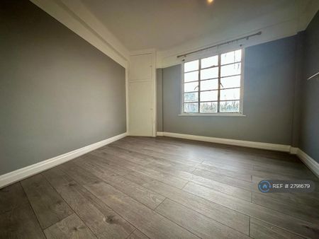 3 bedroom flat to rent - Photo 4