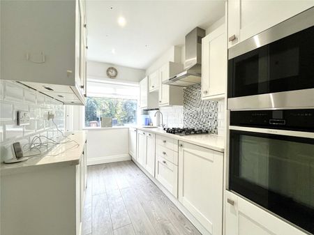 Okehampton Crescent, Welling, Kent, DA16 1DA - Photo 2