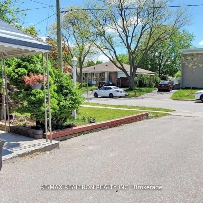 For Lease - 62 Lindsay Avenue, Newmarket, Ontario - Photo 1