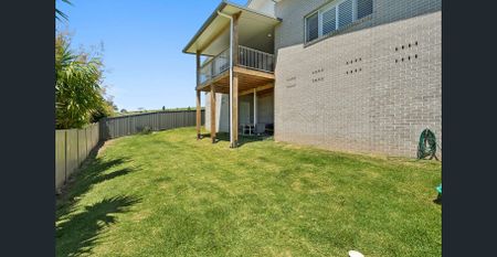 Spacious Family Home! - Photo 2