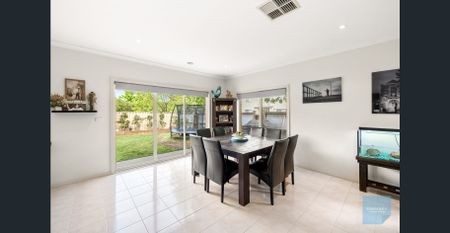 Stunning Family Home in Caroline Springs! - Photo 5
