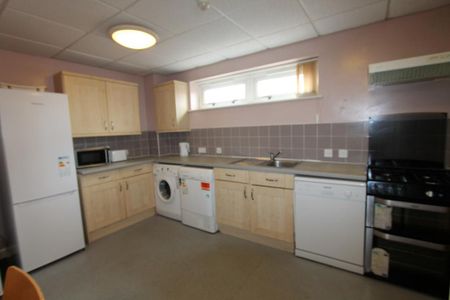 6 bedroom flat to rent - Photo 3