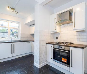 3 bedroom semi-detached house to rent - Photo 6