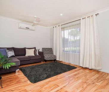 Three Bedroom House in Rutherford with Double Garage - Photo 1