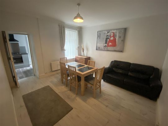 Room For Rent Castle Buildings, Pontypridd - Photo 1
