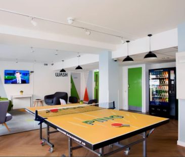 Large Ensuite: Three Bed Flat - Photo 6