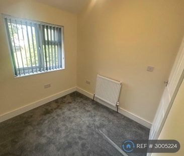 3 bedroom semi-detached house to rent - Photo 6