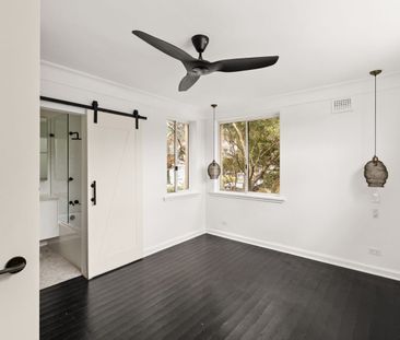 Direct waterfront top floor corner apartment - Photo 3