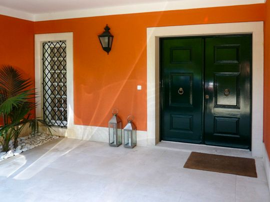 Spacious six bedroom villa in Estoril - Photo 1