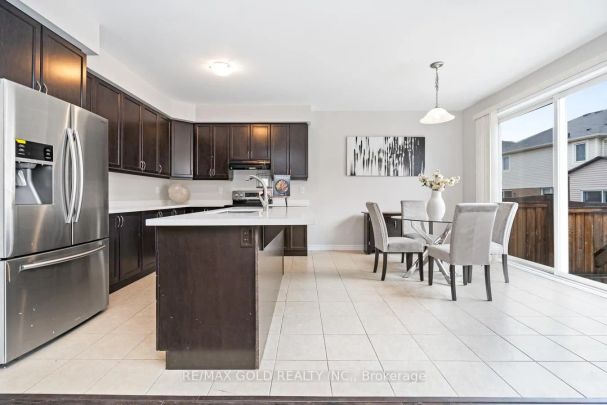 Detached Home For Lease | W8217698 - Photo 1