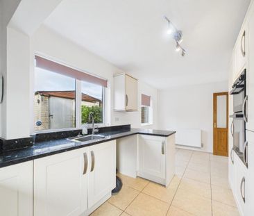 3 bedroom end of terrace house to rent - Photo 2