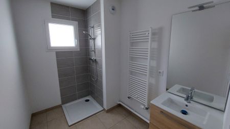 location Appartement T3 DE 58.4m² À SAINT EGREVE - Photo 3