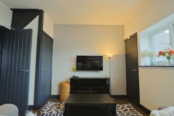 6 Bedroom Home – Medium Let - Photo 1