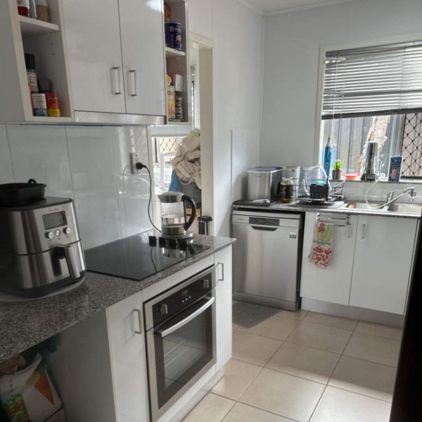2/2 Raftery Street, Centenary Heights - Photo 1