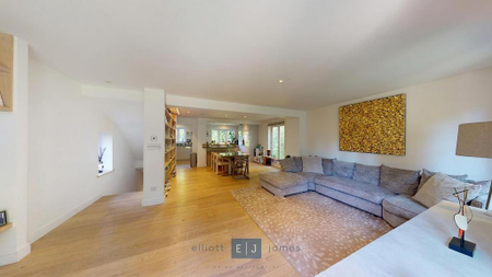 4 bedroom detached house to rent - Photo 2