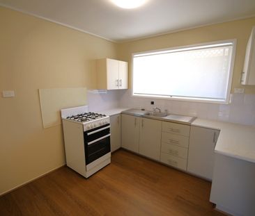 Lovely 3 Bedroom Renovated Home - Photo 5